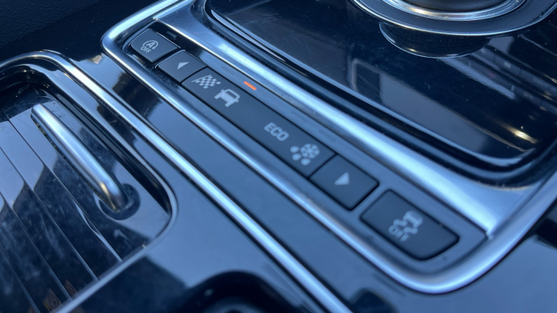 Jaguar F-Pace 2.0d [180] Chequered Flag 5dr Auto AWD Diesel Estate